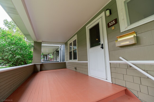 Building Photo - 525 N Taylor Ave