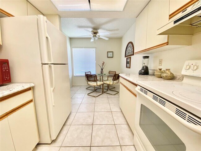 Foto del edificio - 6211 Timberlake Dr