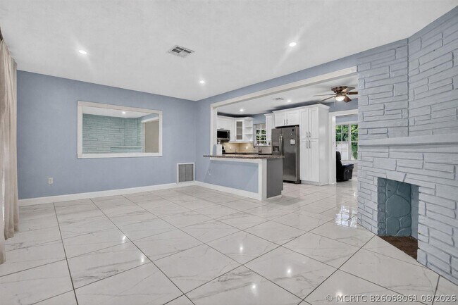 Foto del edificio - 2707 Bahama Dr