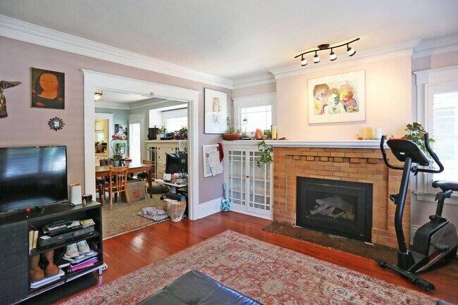 Foto del edificio - OPEN HOUSE: Thursday (5/22) from 12:15pm t...