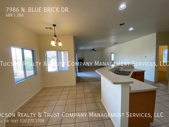 Foto del edificio - 7986 N Blue Brick Dr