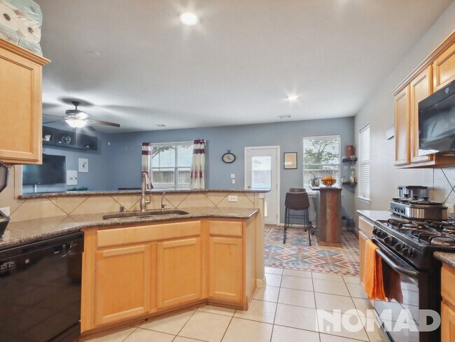 Foto del edificio - "Charming 3-Bedroom Home with Study, &  Ga...