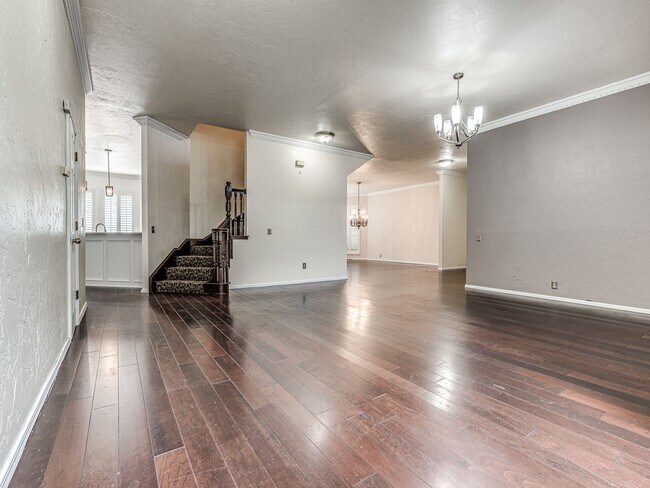 Foto del edificio - Spacious Home + East Edmond + 4 bedrooms + Fox Lake