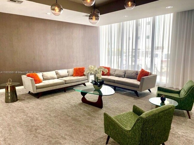 Foto del edificio - 9225 Collins Ave