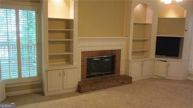 Building Photo - 458 Summit Club Dr