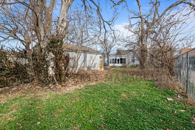 Foto del edificio - 1913 N Hood St