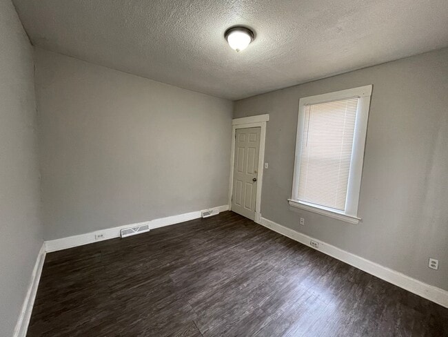 Foto del edificio - 4239-4241 W 24th St