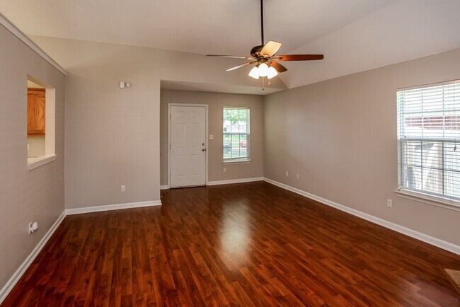 Foto del edificio - 5848 Kayla Dr