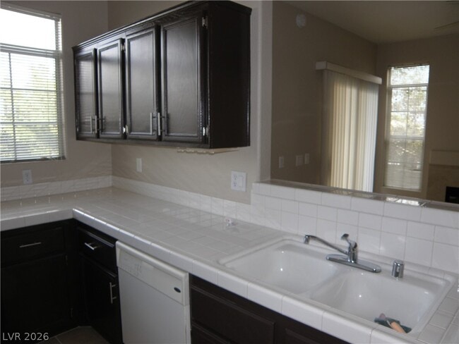 Building Photo - 2201 Ramsgate Dr