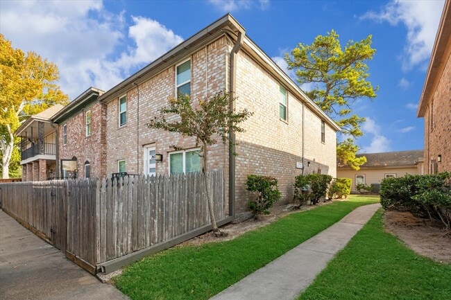 Building Photo - 811 Threadneedle St