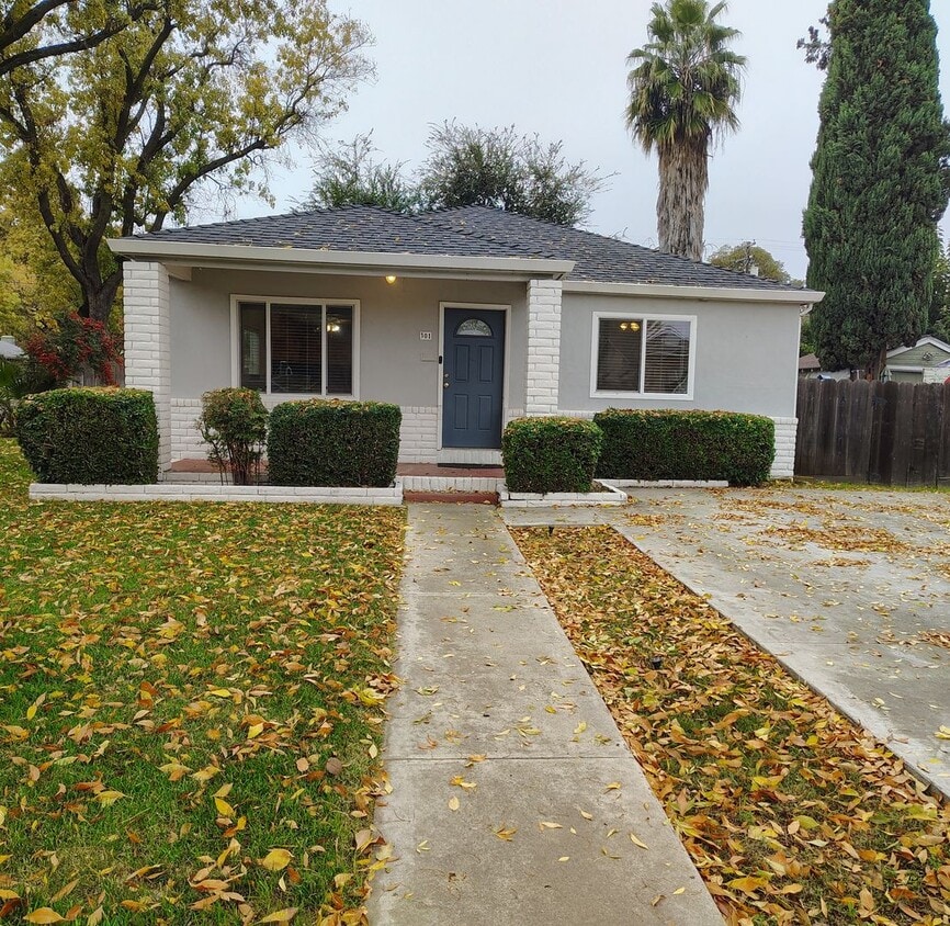 Primary Photo - 301 Camellia Way