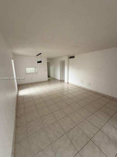 Building Photo - 6884 N Kendall Dr