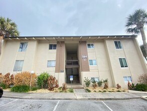 Building Photo - 584 Orange Dr