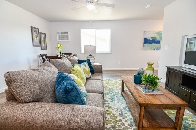 Interior Photo - Yellowbanks