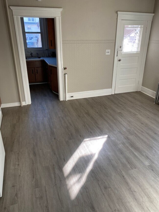 Foto del edificio - 1125-1127 Pittston Ave