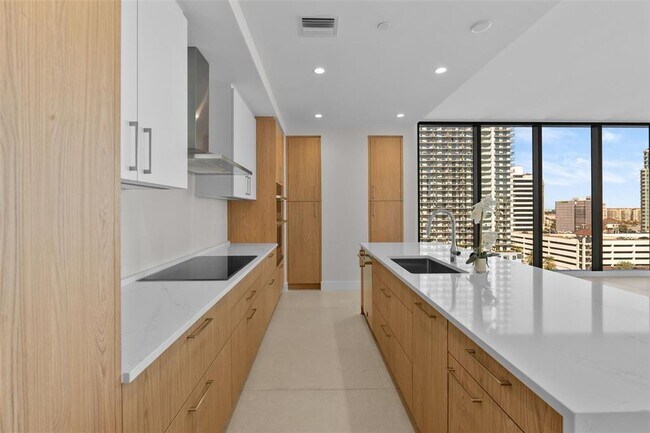 Building Photo - 275 1st Ave S