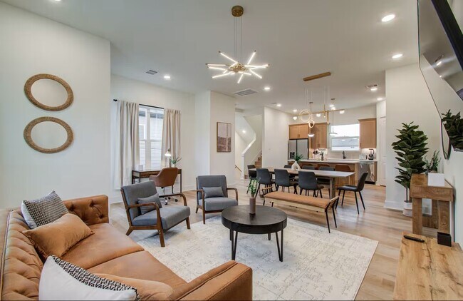 Building Photo - 3311 Daphne St