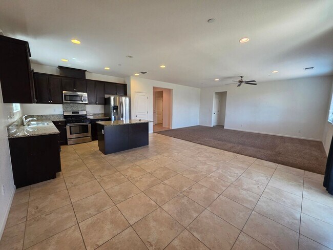 Foto del edificio - 4337 W Robin Ave