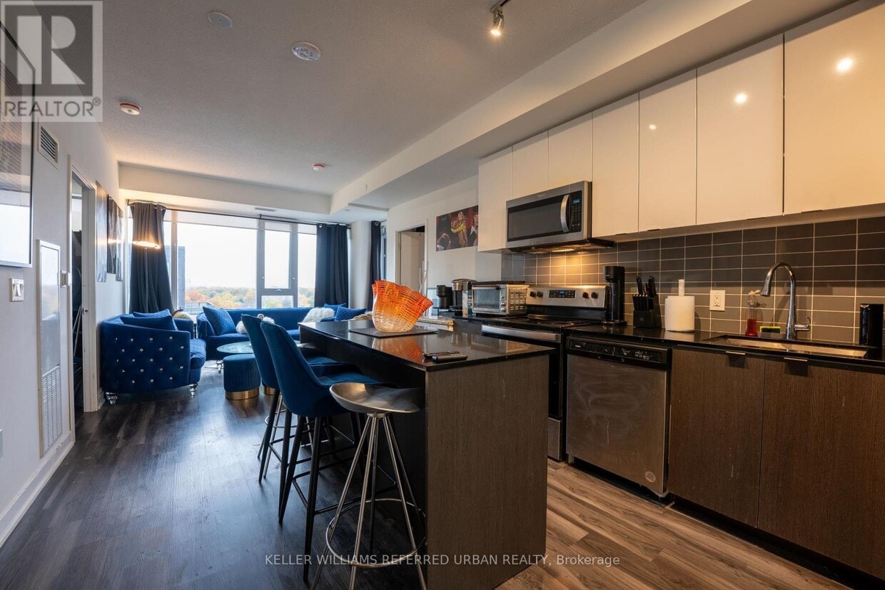 Primary Photo - 859 The Queensway