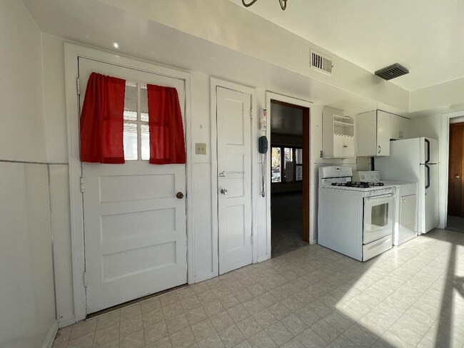 Foto del edificio - 35th St Duplex