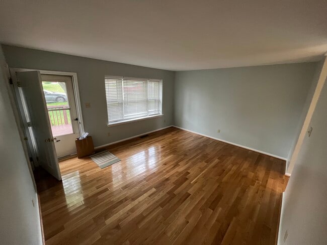Living Room - 1148 Maywood Dr