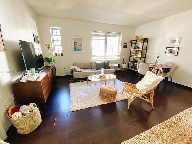 Building Photo - 435 21st St