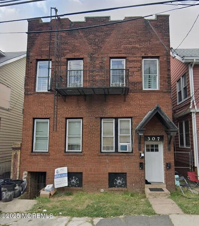 Building Photo - 307 Clinton Pl