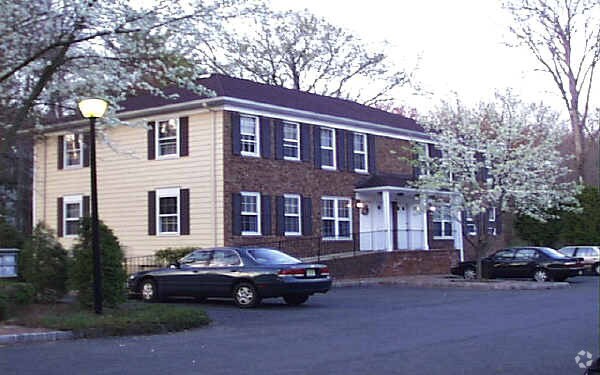 Primary Photo - 581-591 Mountain Ave