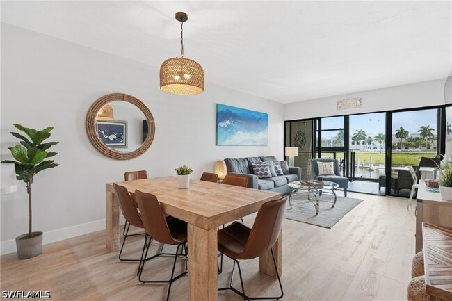 Foto del edificio - 803 River Point Dr