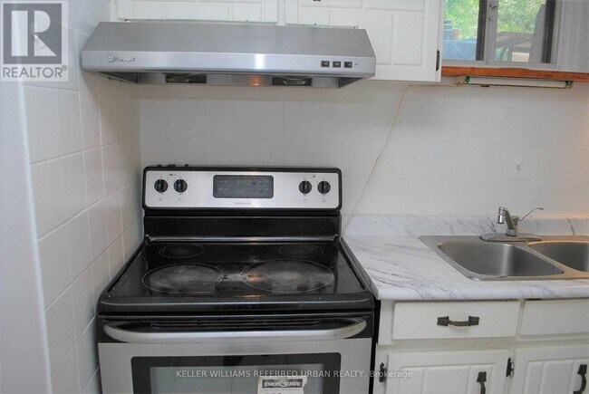 Photo du bâtiment - 53 Silvio Ave