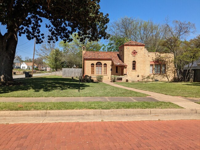 Foto del edificio - 625 W Dobbs St