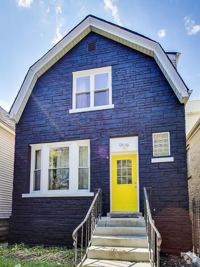 Building Photo - 2908 N Talman Ave