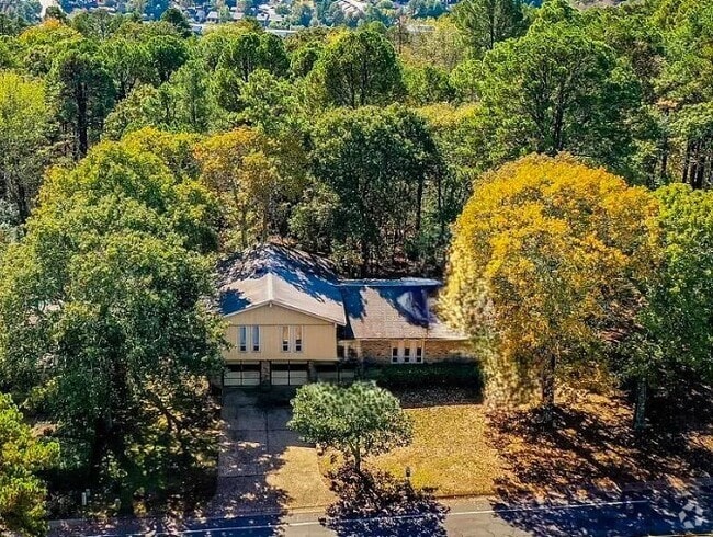 Building Photo - 12805 Rivercrest Dr