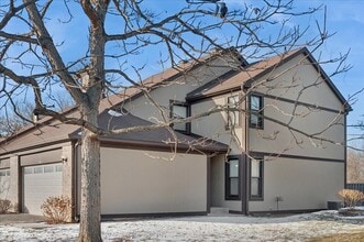 Building Photo - 335 Shadow Bend Dr