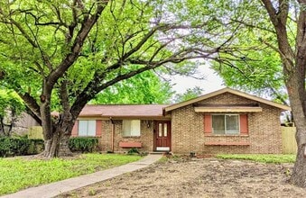Building Photo - 2121 Travis Dr