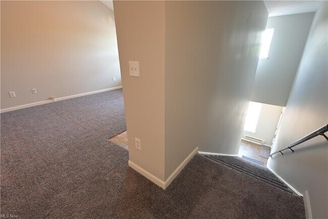 Foto del edificio - 29842 Center Ridge Rd