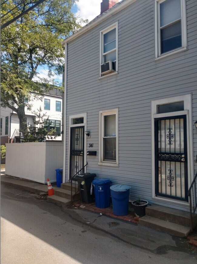 Foto del edificio - Beautiful Home for Rent With Some Utilitie...
