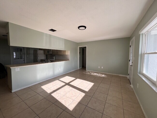 Foto del edificio - 2-bedroom, 2-bathroom Apartment