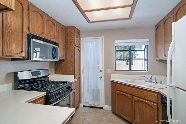 Building Photo - 4673 Marlborough Dr