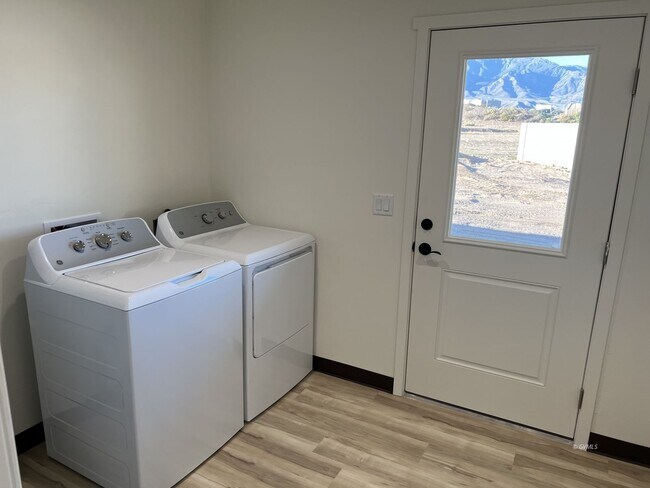 Foto del edificio - 172 Plex Cir