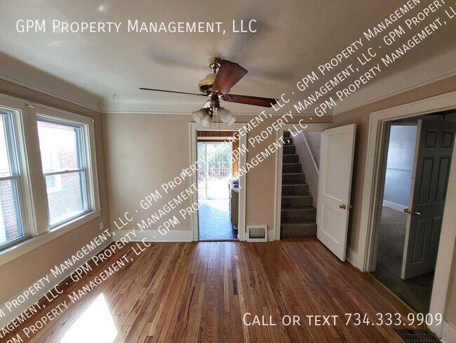 Foto del edificio - Perfectly Located Allen Park Home