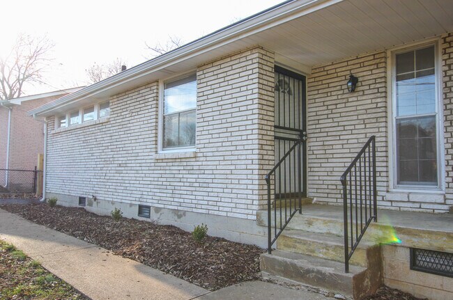 Foto del edificio - COMING SOON! Nashville! View the river fro...