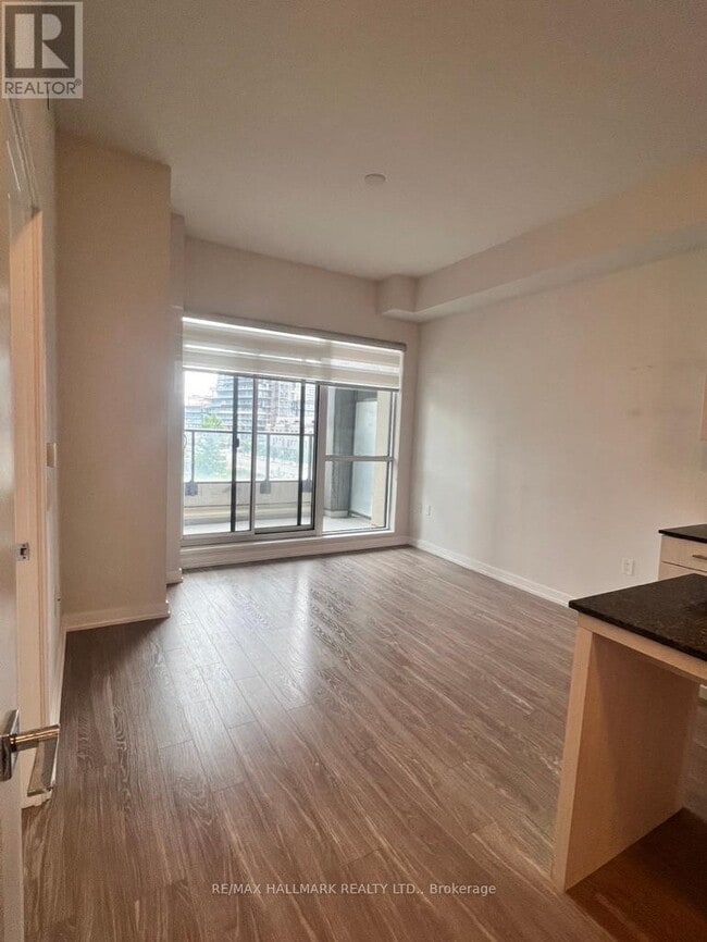 Photo du bâtiment - 4055-4055 Parkside Village Dr