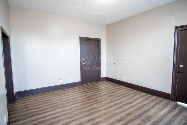 Building Photo - 1709 E 5th Ave
