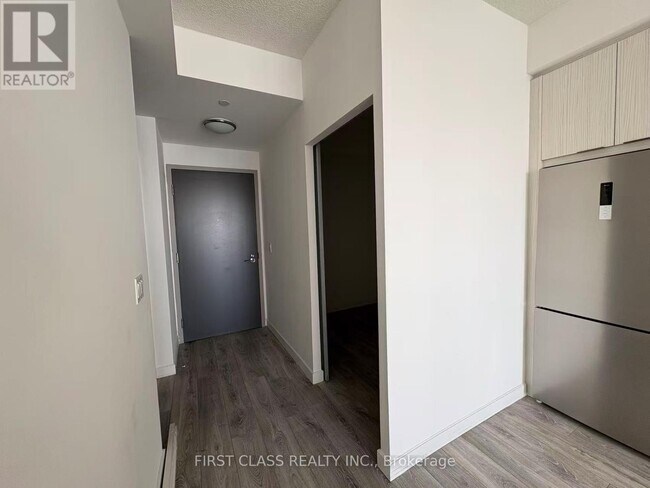 Photo du bâtiment - 38 Forest Manor Rd