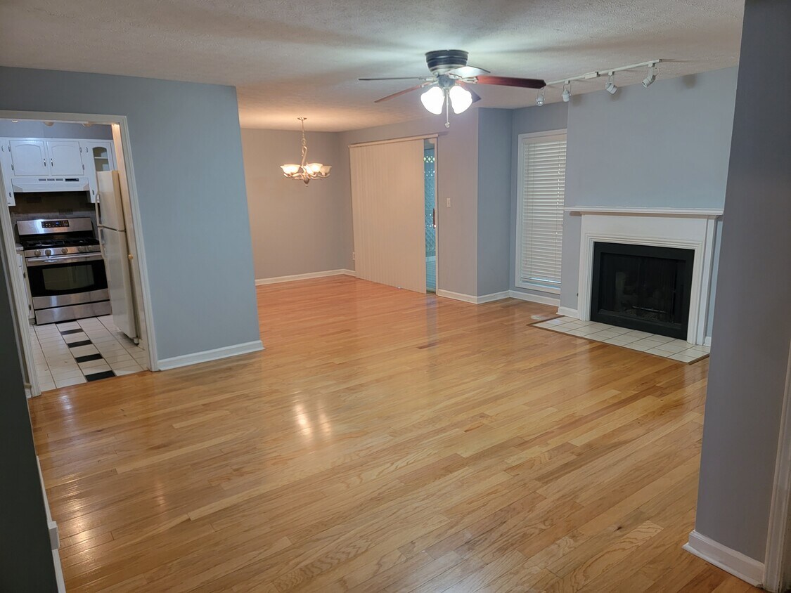 Sala de estar - 1356 Weatherstone Way NE