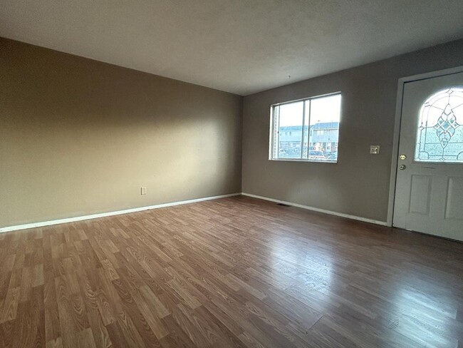 Building Photo - 1549 Meredith Dr