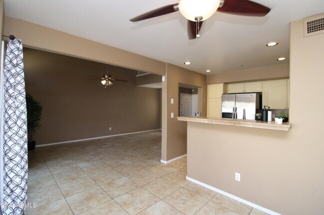 Building Photo - 710 S St Martin Dr