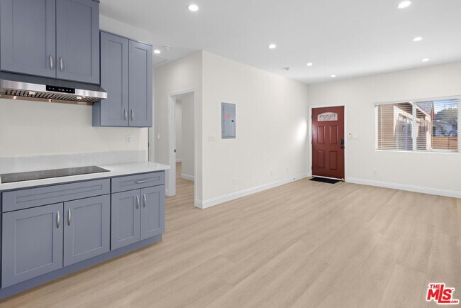 Foto del edificio - 2445 Harwood St