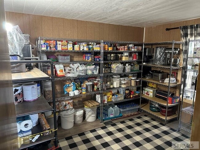 Building Photo - 3 Bed/1 Bath Country Home in Sugar City